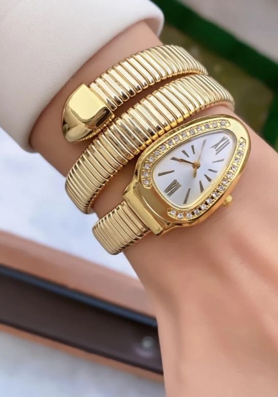 ✨ Women’s Snake-Inspired Watch | Bold & Stylish