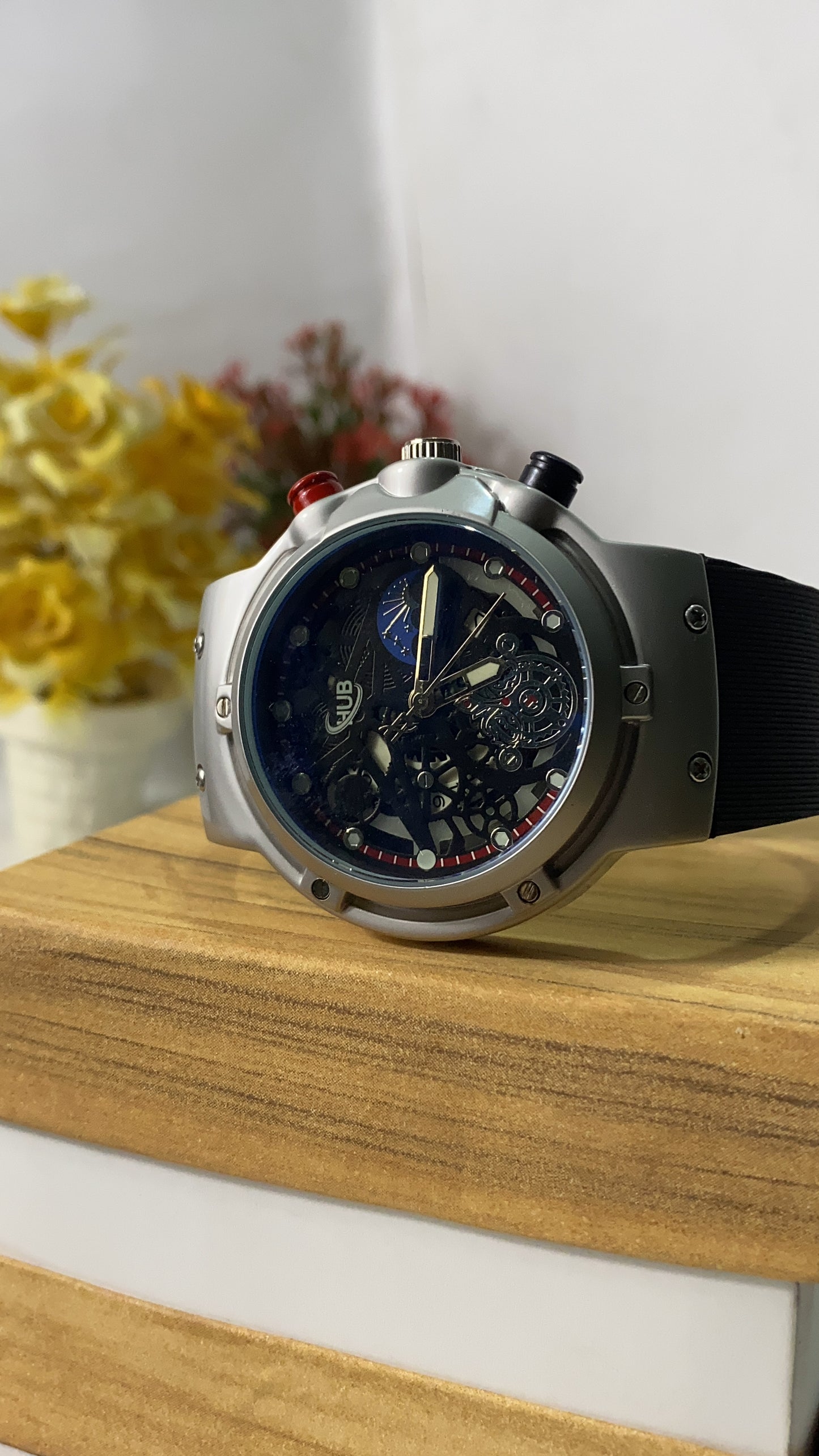 🚀 Luxury Meets Affordability – Hublot Watches at 40% OFF!